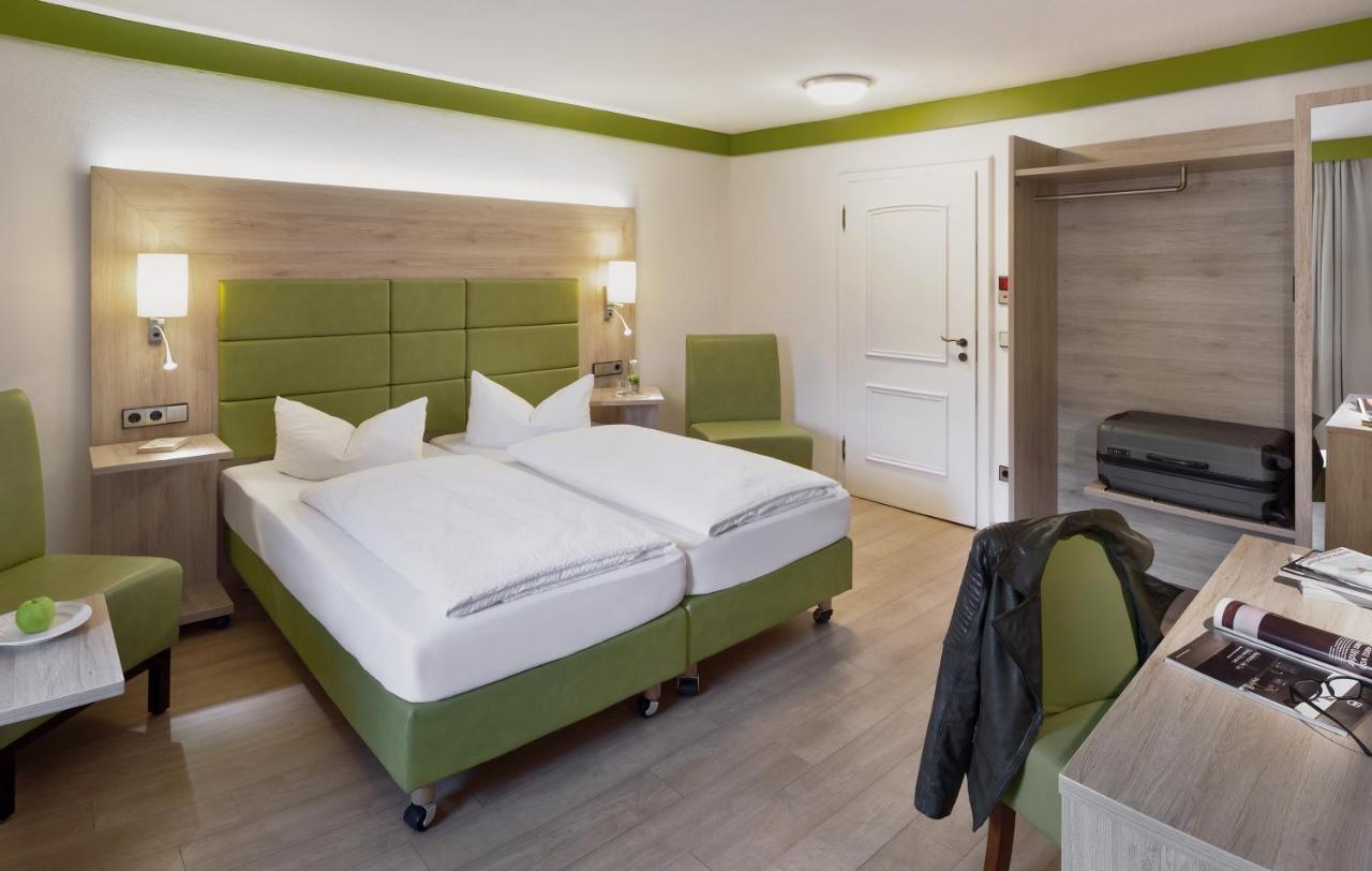 Wirtshaus & Hotel Goldener Greif Edelsfeld 외부 사진