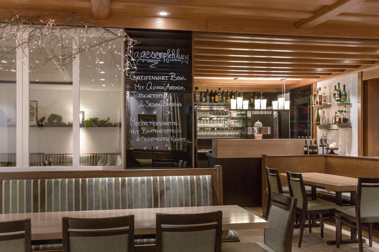 Wirtshaus & Hotel Goldener Greif Edelsfeld 외부 사진