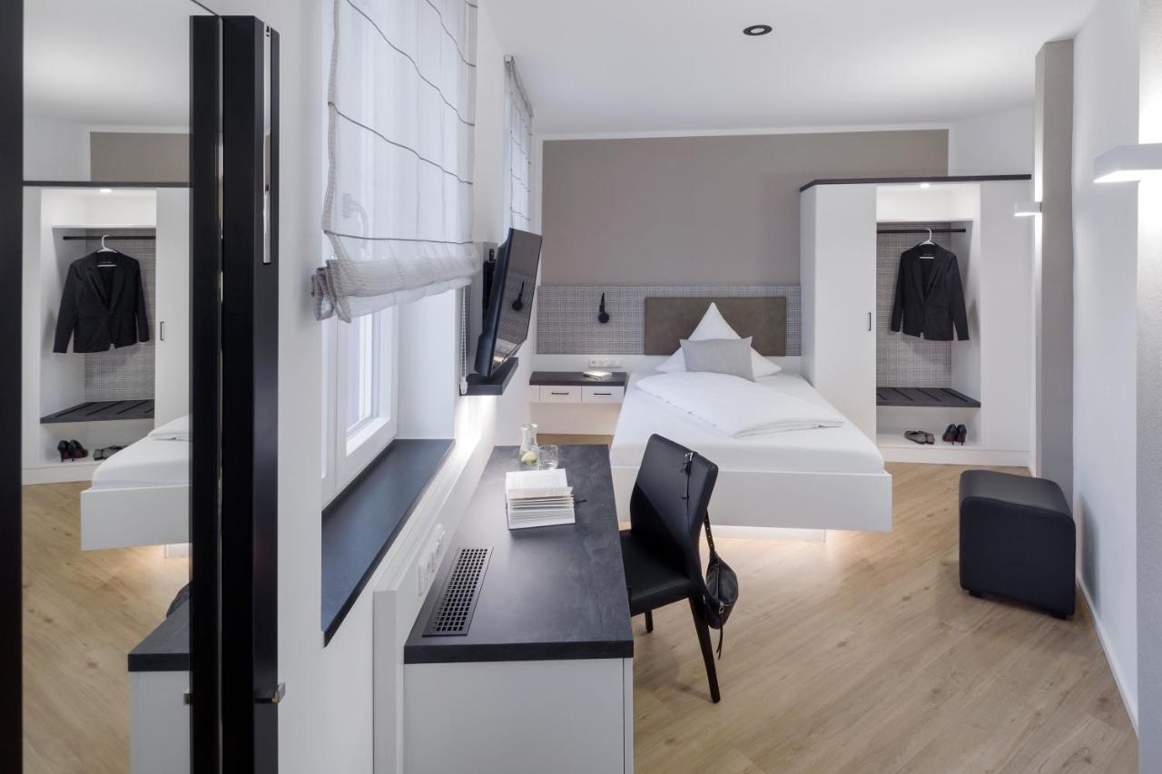 Wirtshaus & Hotel Goldener Greif Edelsfeld 외부 사진