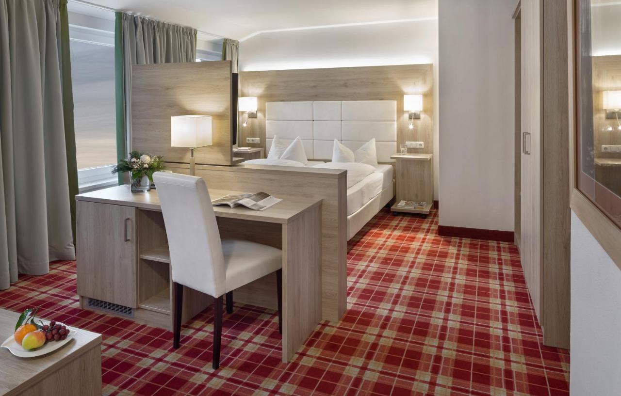 Wirtshaus & Hotel Goldener Greif Edelsfeld 외부 사진