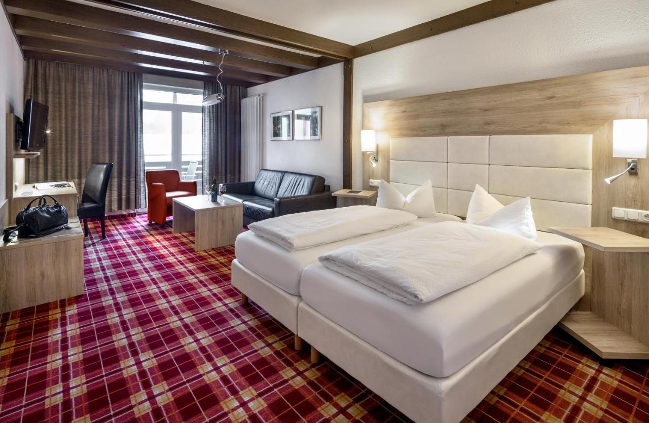 Wirtshaus & Hotel Goldener Greif Edelsfeld 외부 사진