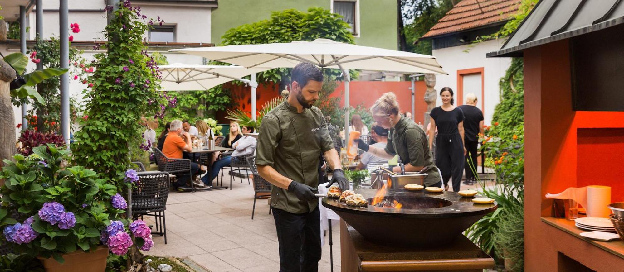 Wirtshaus & Hotel Goldener Greif Edelsfeld 외부 사진