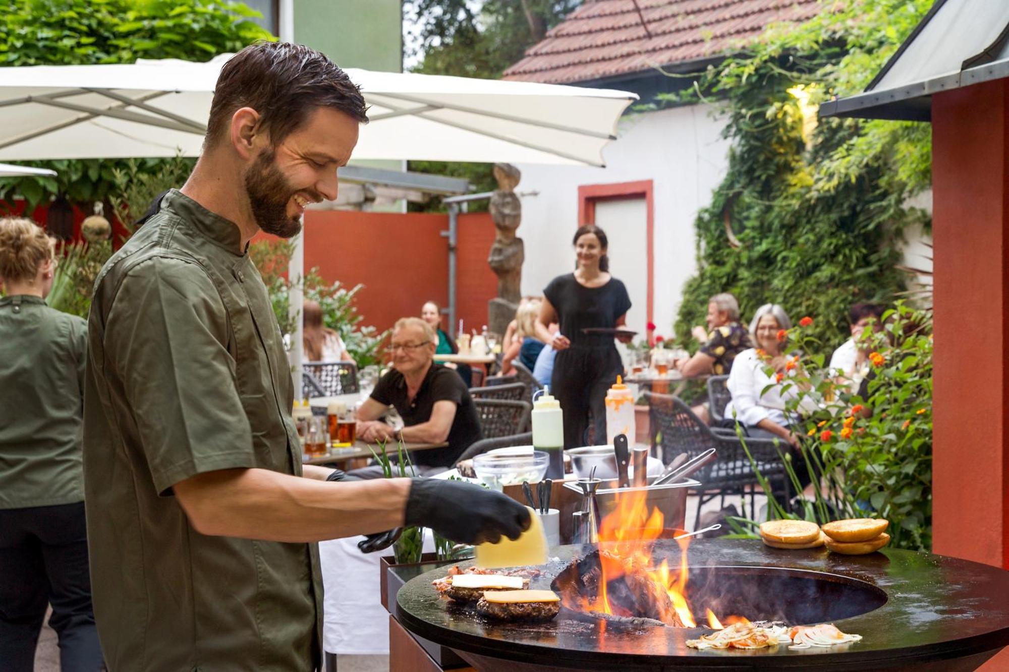 Wirtshaus & Hotel Goldener Greif Edelsfeld 외부 사진