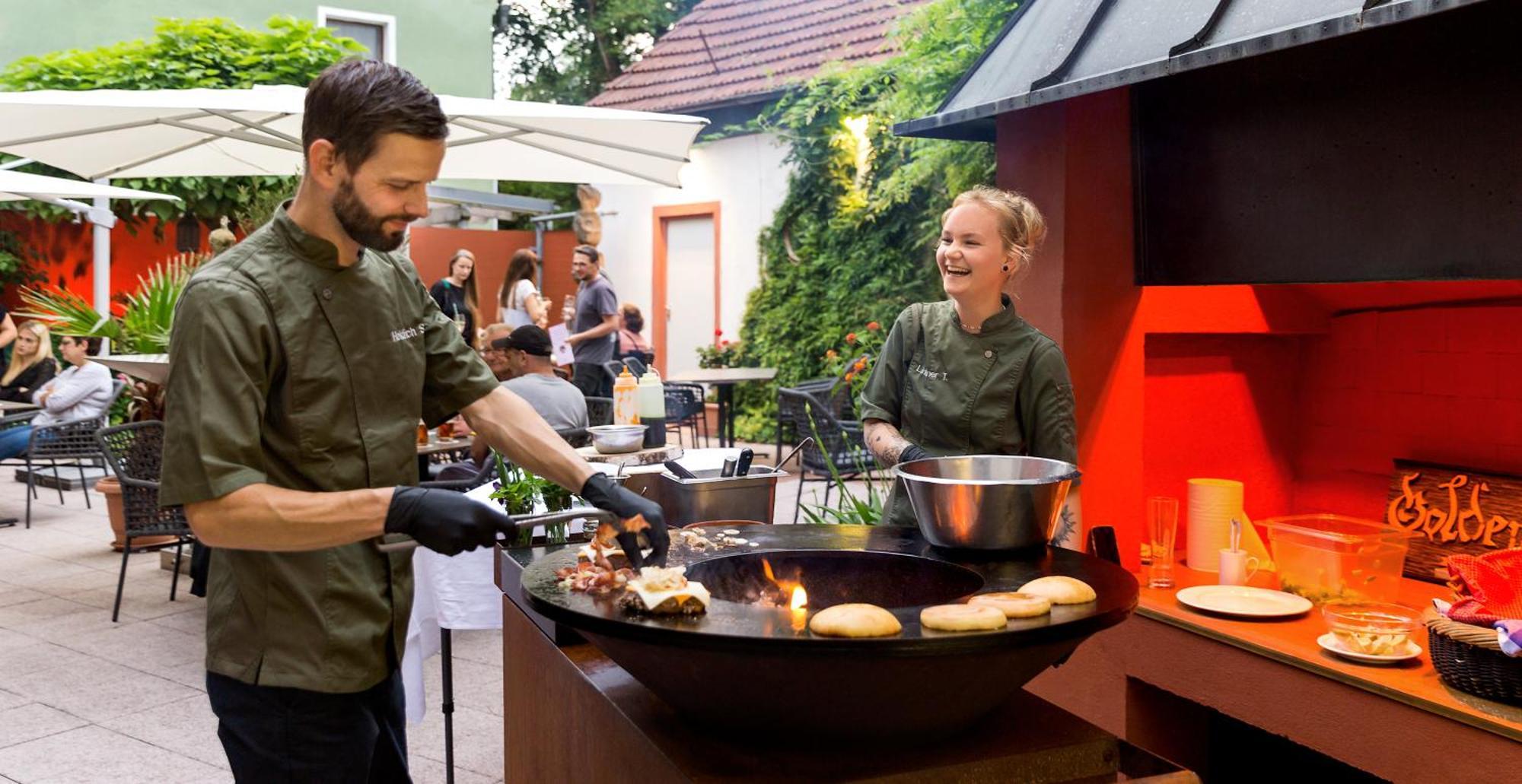 Wirtshaus & Hotel Goldener Greif Edelsfeld 외부 사진