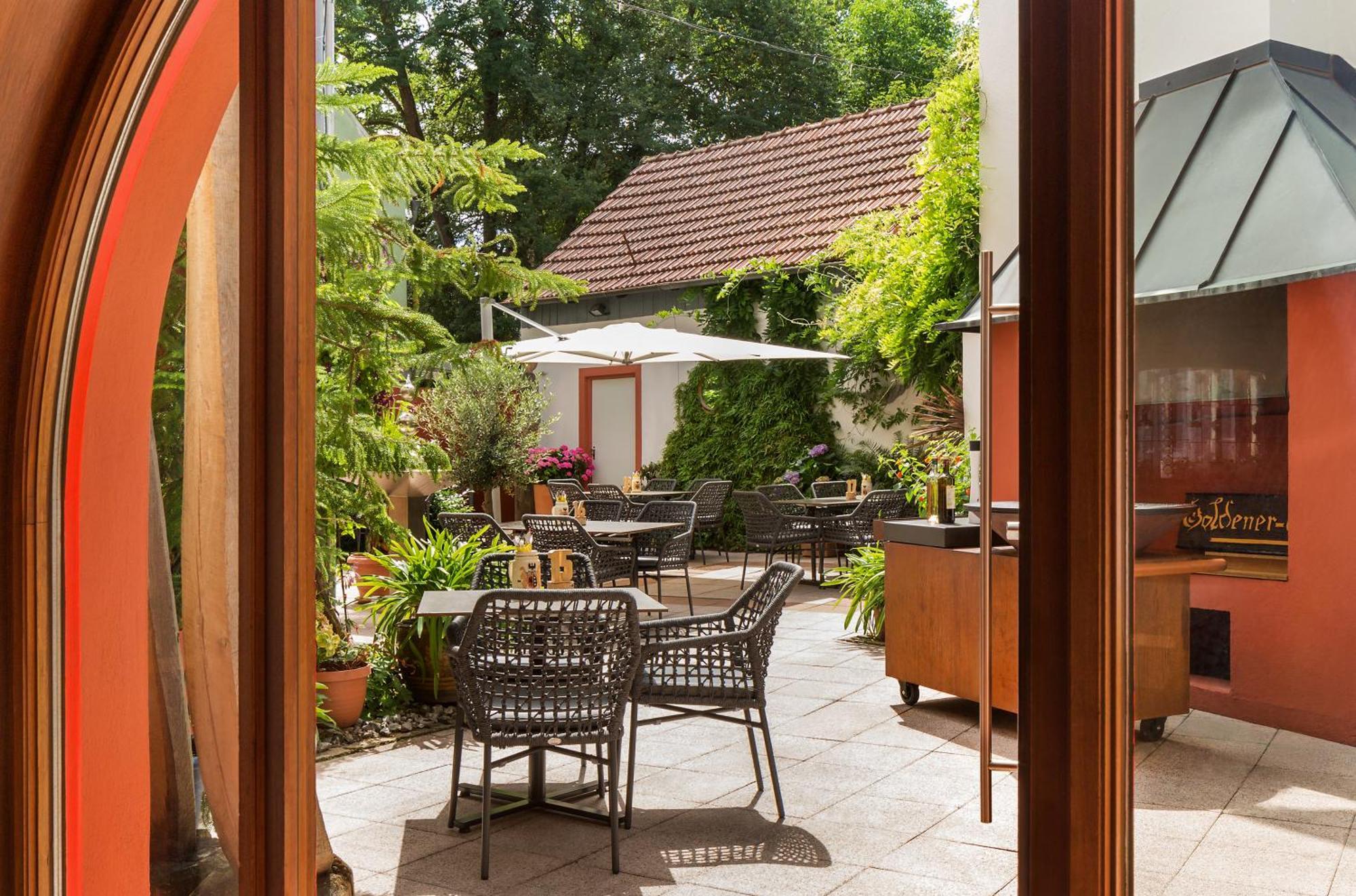 Wirtshaus & Hotel Goldener Greif Edelsfeld 외부 사진