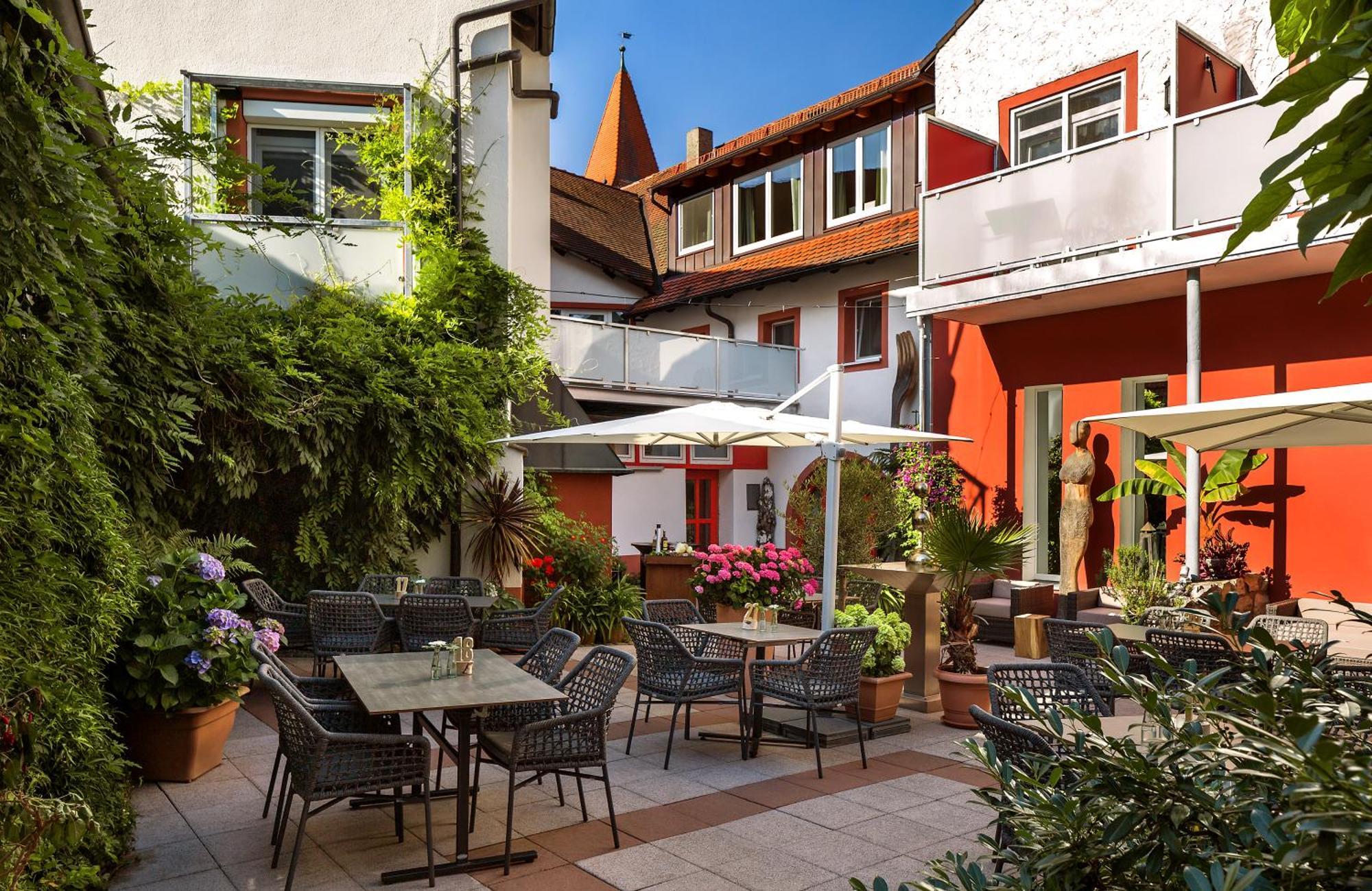Wirtshaus & Hotel Goldener Greif Edelsfeld 외부 사진