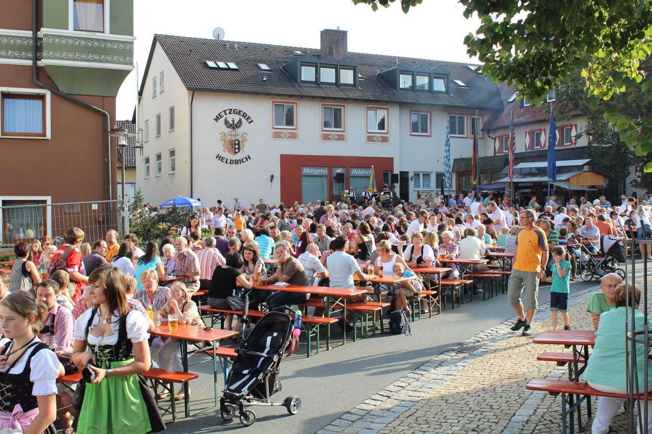 Wirtshaus & Hotel Goldener Greif Edelsfeld 외부 사진
