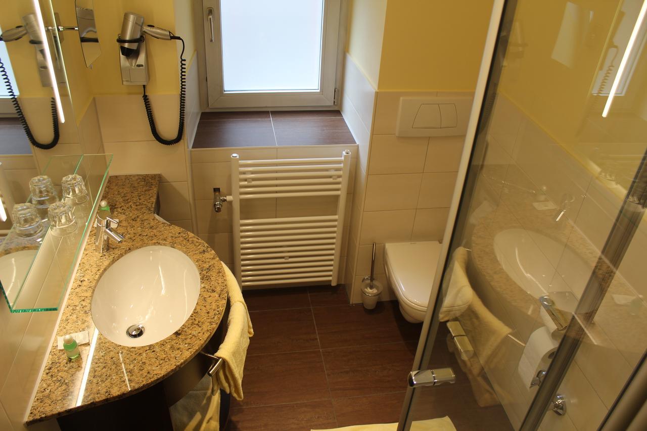 Wirtshaus & Hotel Goldener Greif Edelsfeld 외부 사진